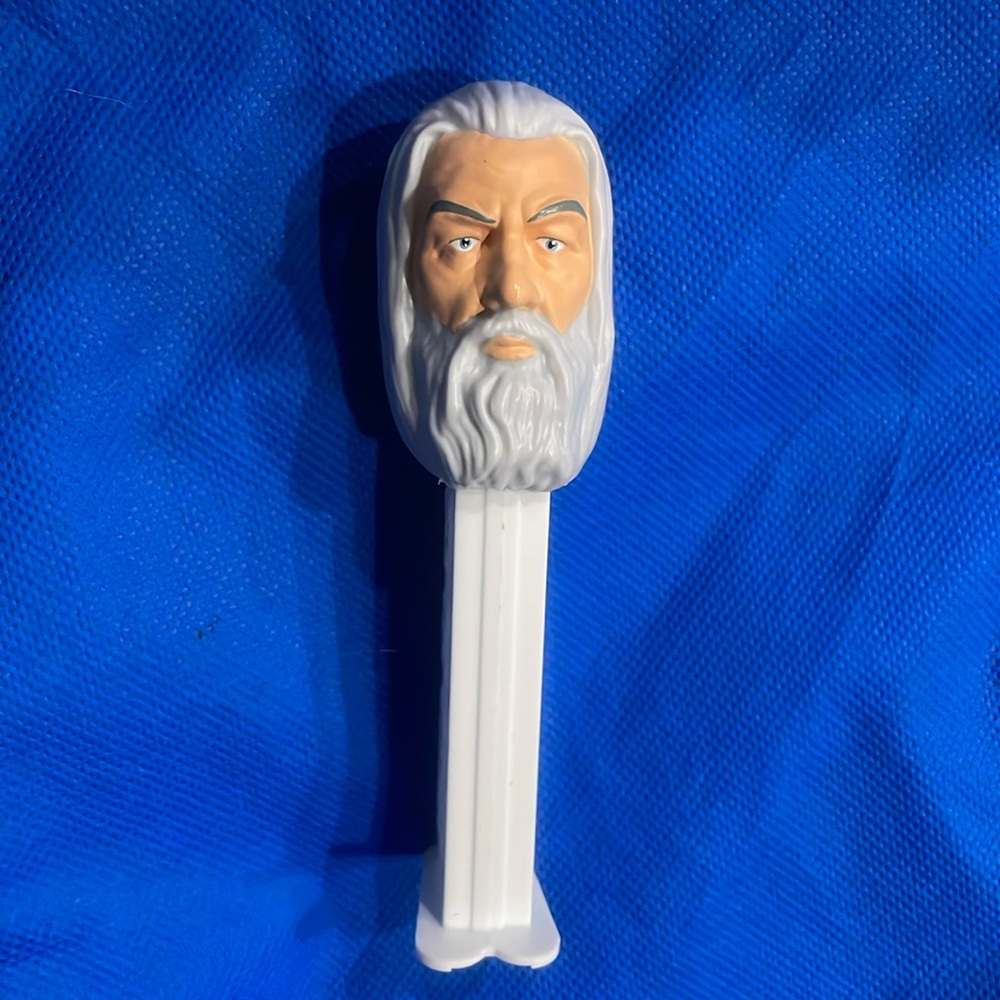 The Lord of the Rings PEZ Collectible - Gandalf (Grey & White) #C8 1113930